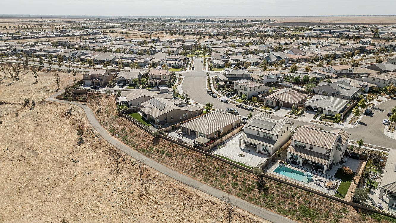 4475 Crown Bluffs Dr, Madera, CA 93636