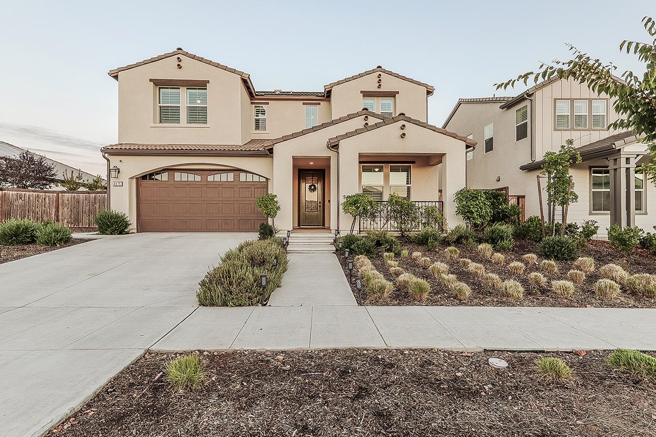 4475 Crown Bluffs Dr, Madera, CA 93636