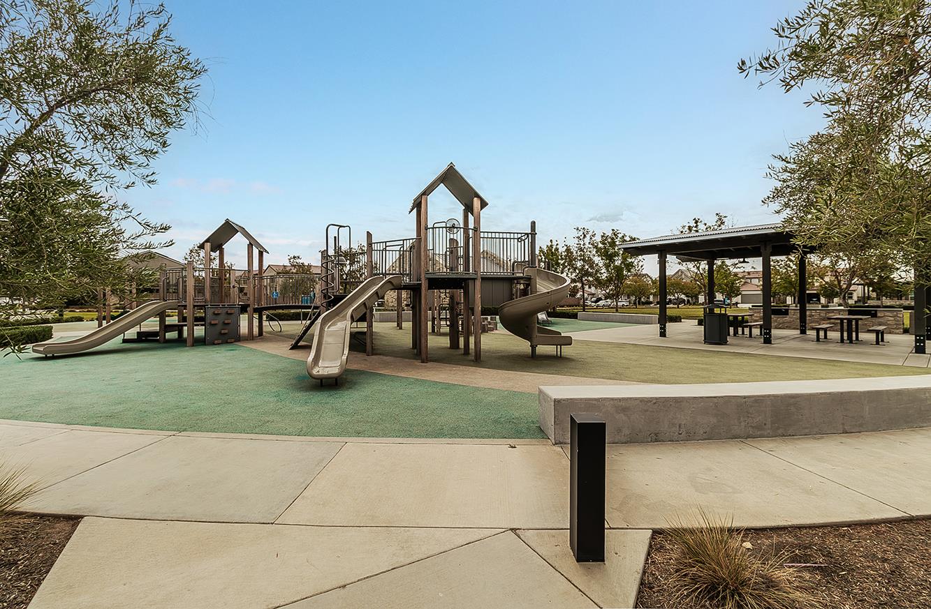 4475 Crown Bluffs Dr, Madera, CA 93636