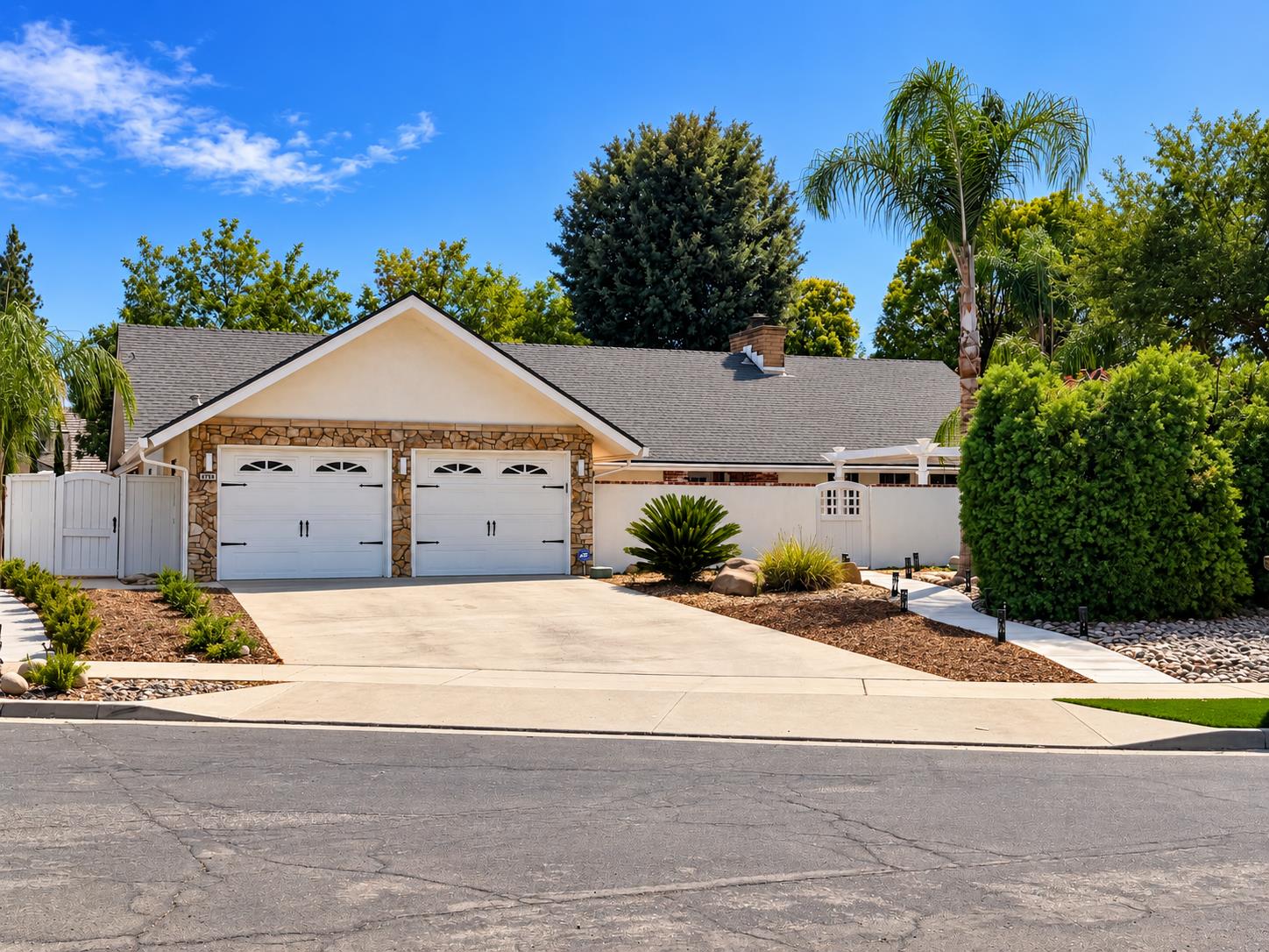 6758 N Hazel Ave, Fresno, CA 93711