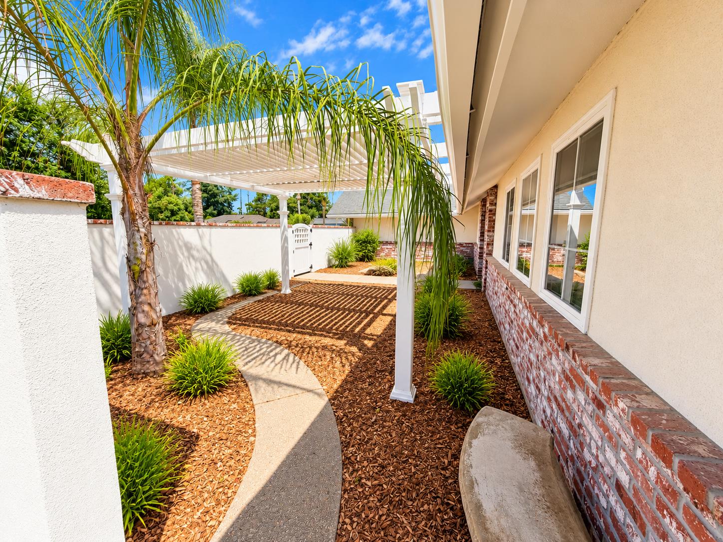 6758 N Hazel Ave, Fresno, CA 93711