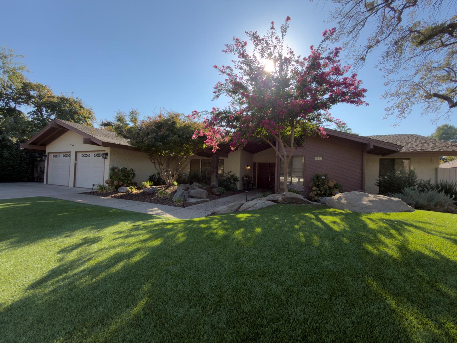 8917 N 6th St, Fresno, CA 93720
