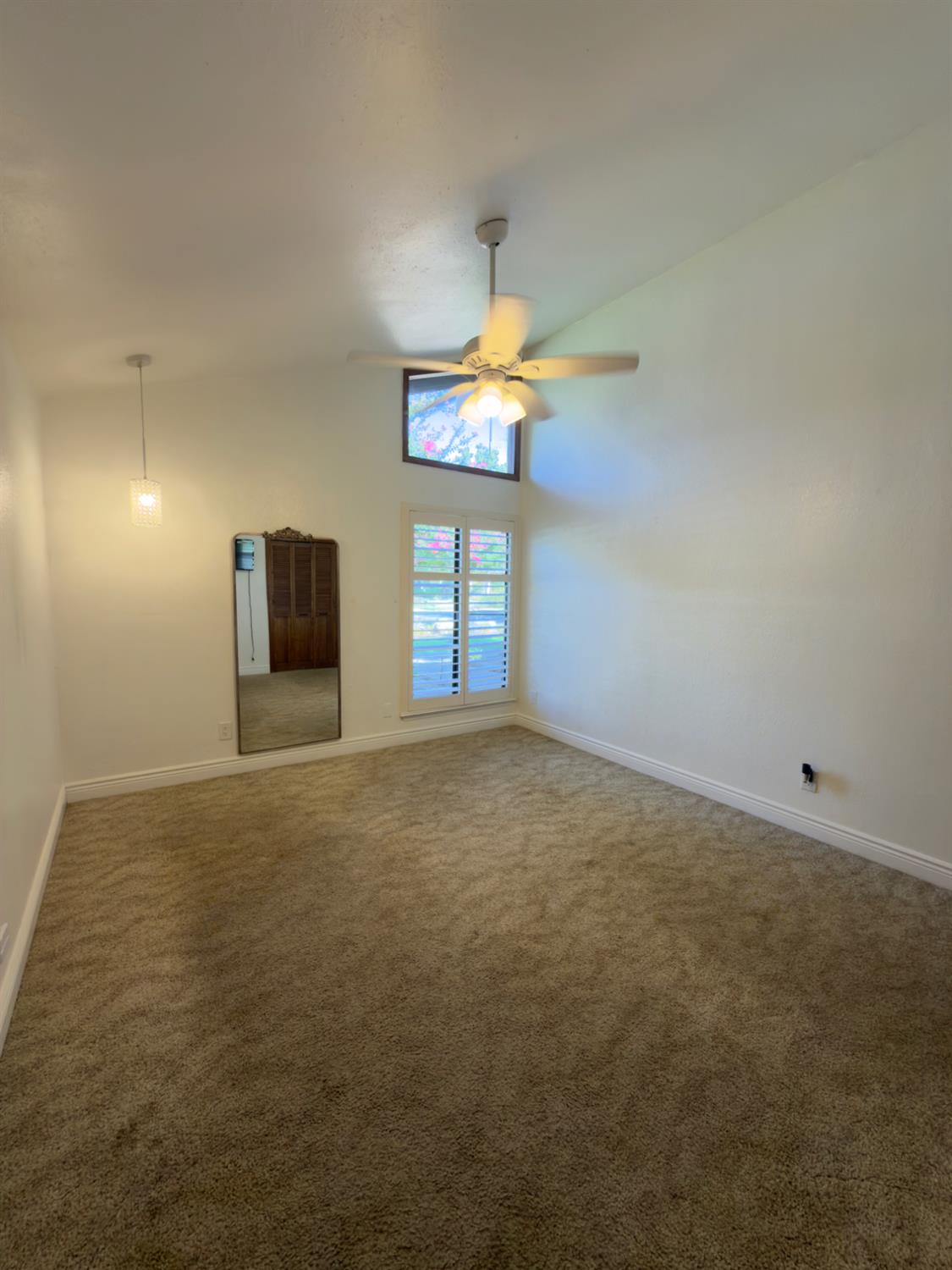 8917 N 6th St, Fresno, CA 93720