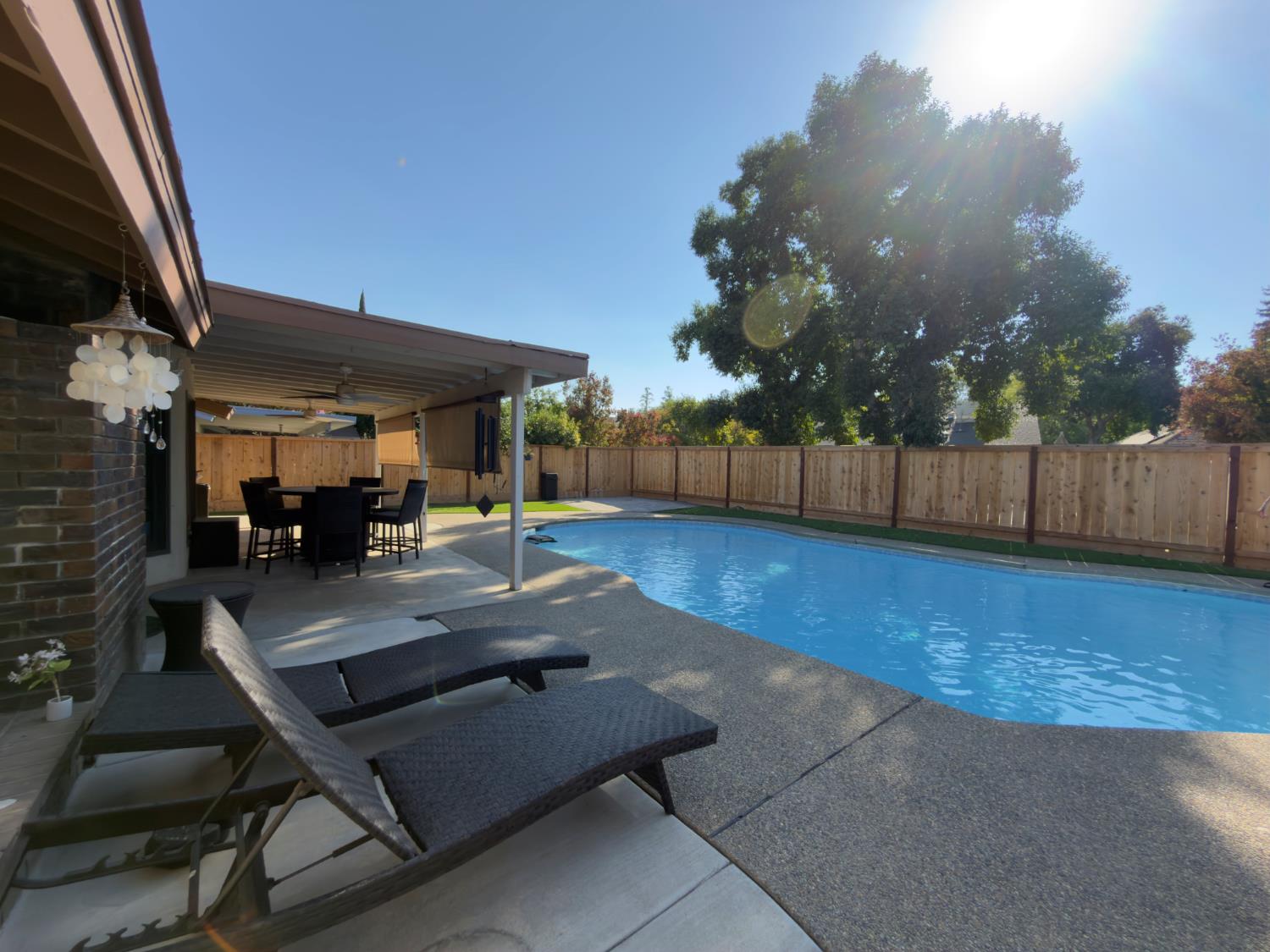8917 N 6th St, Fresno, CA 93720