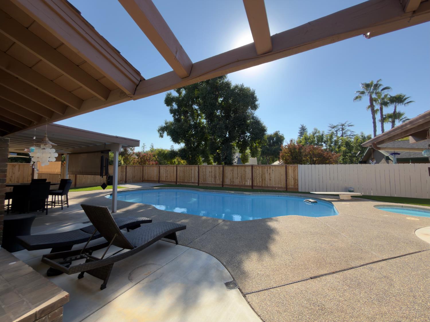 8917 N 6th St, Fresno, CA 93720