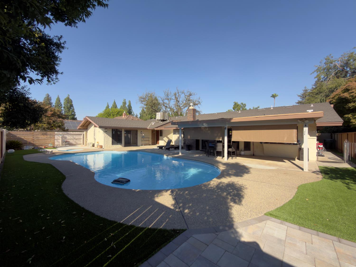 8917 N 6th St, Fresno, CA 93720
