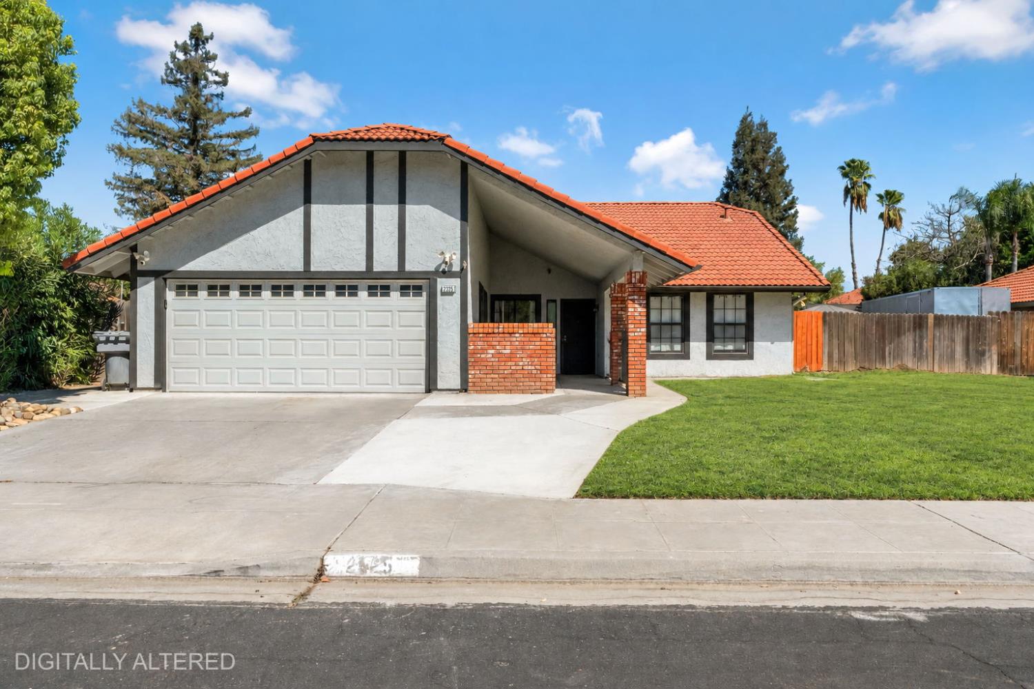 2325 Lincoln Ave, Clovis, CA 93611