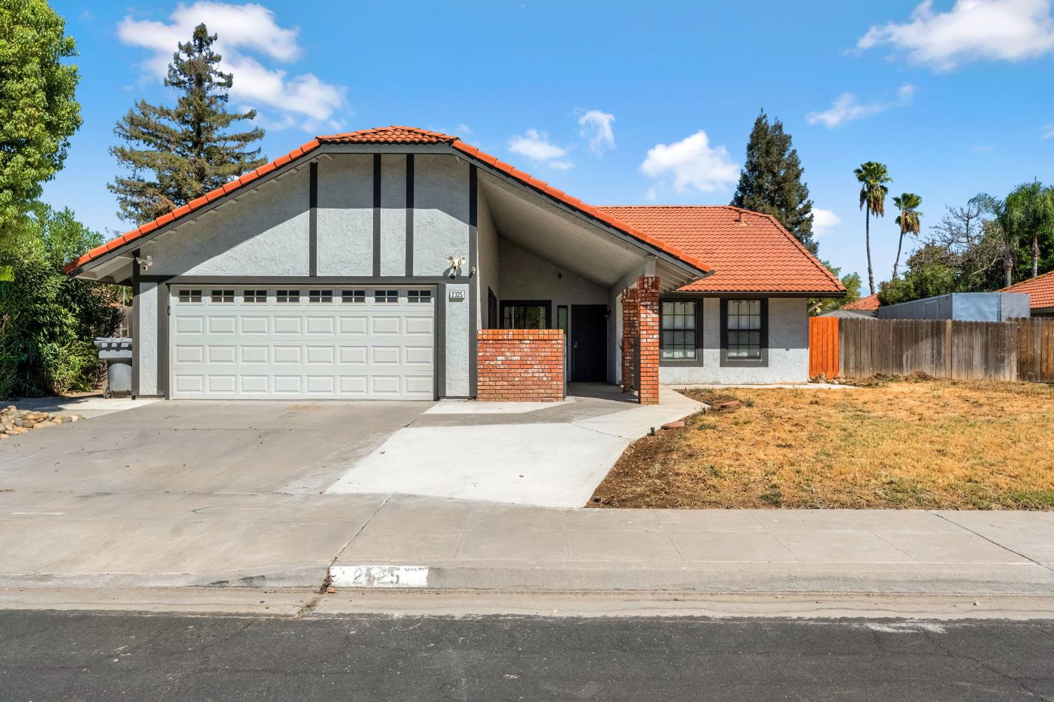 2325 Lincoln Ave, Clovis, CA 93611