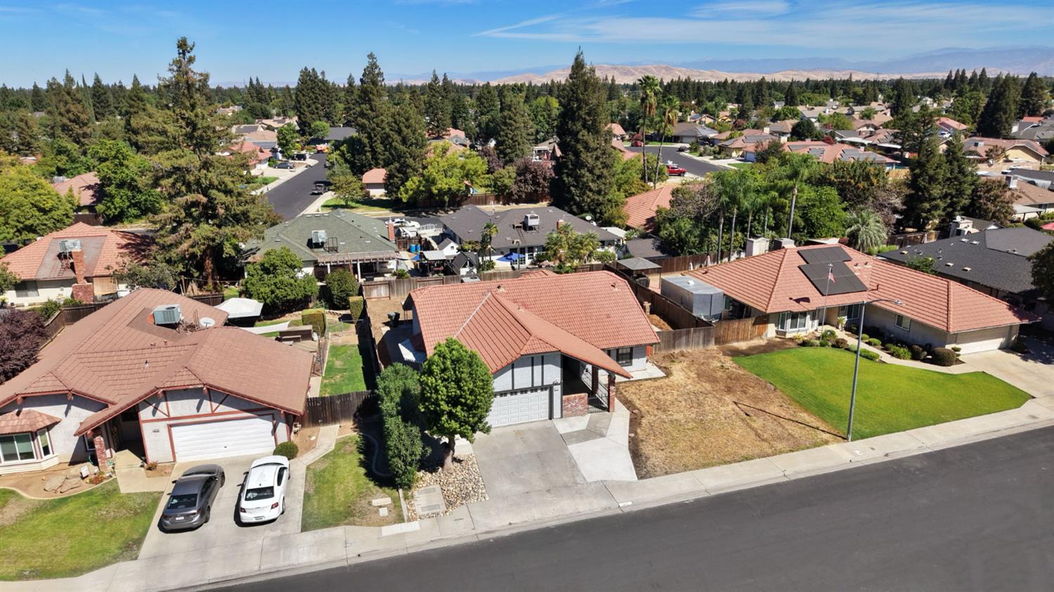 2325 Lincoln Ave, Clovis, CA 93611