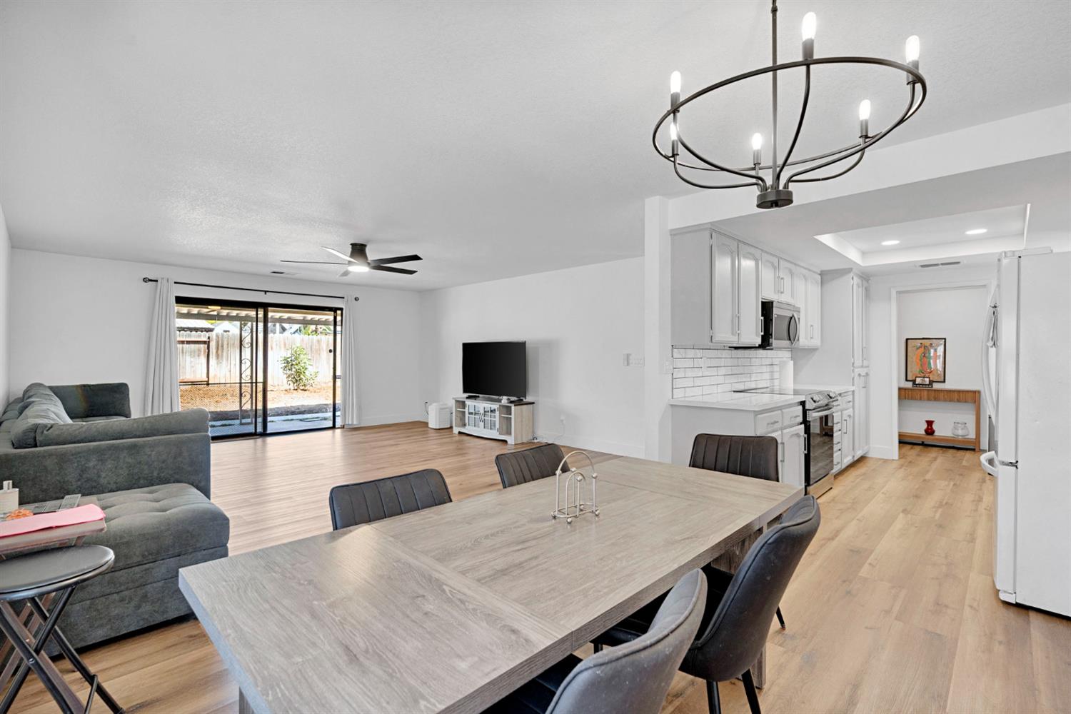 2325 Lincoln Ave, Clovis, CA 93611