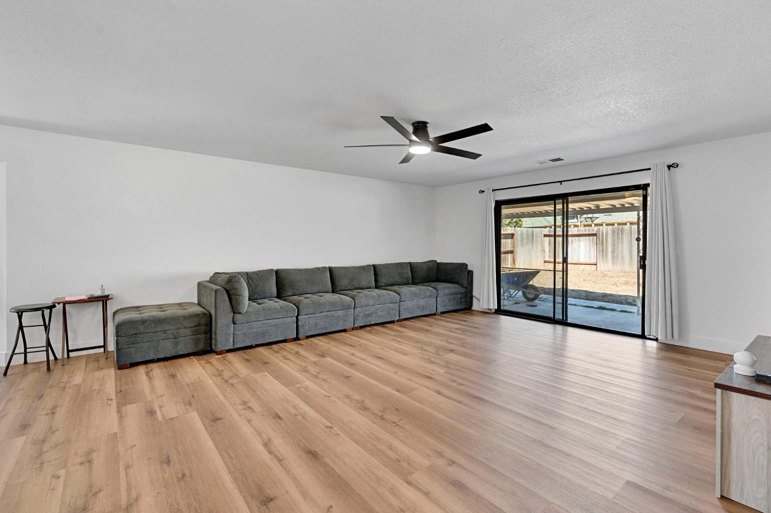 2325 Lincoln Ave, Clovis, CA 93611