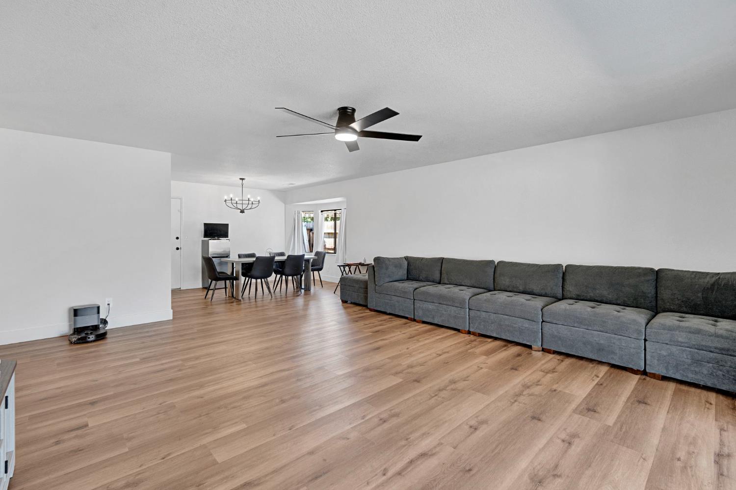 2325 Lincoln Ave, Clovis, CA 93611
