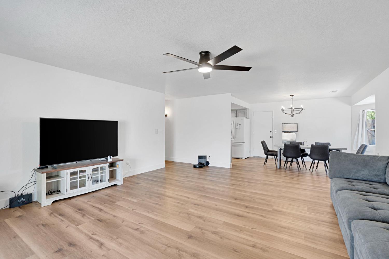 2325 Lincoln Ave, Clovis, CA 93611