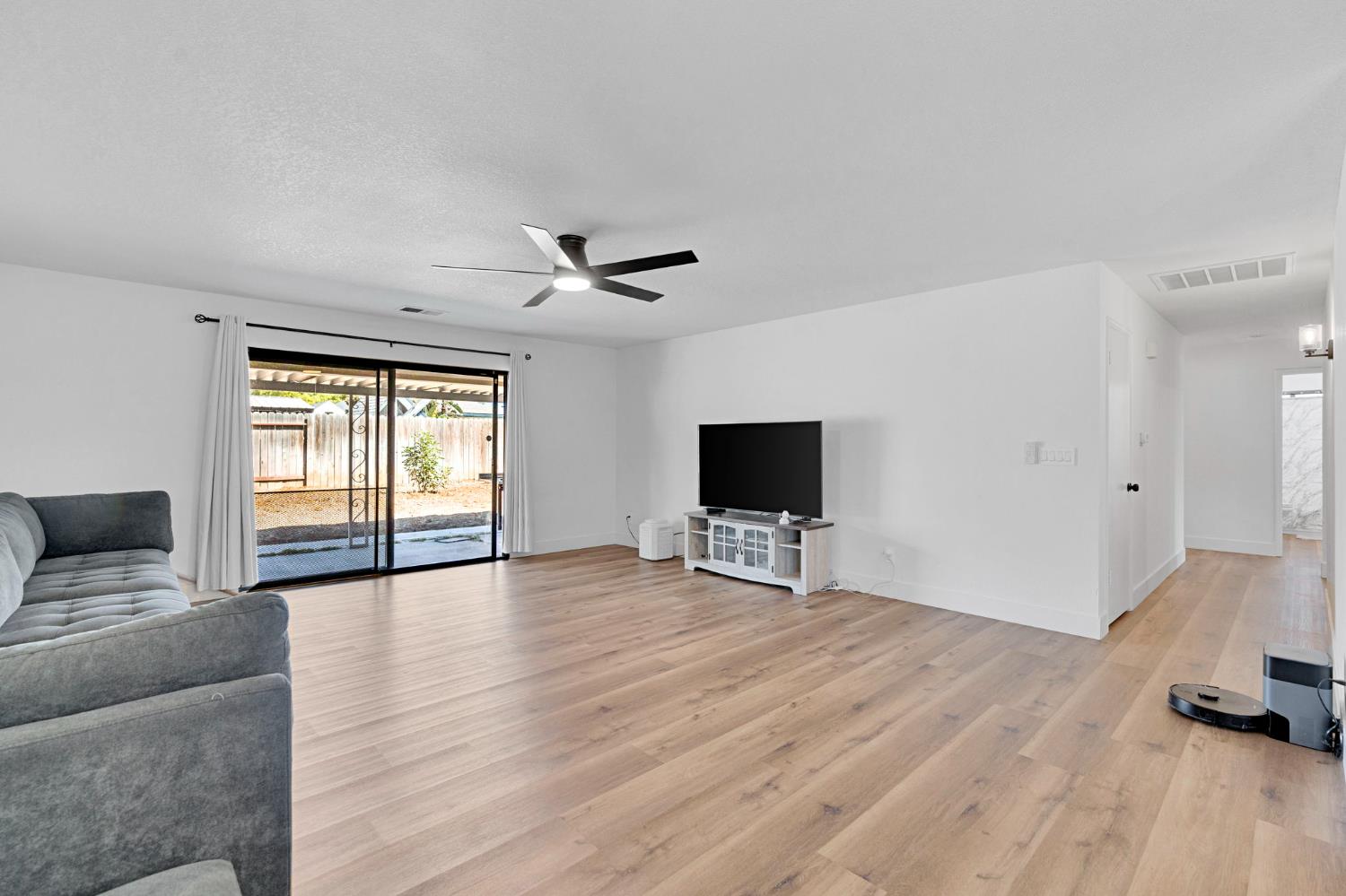 2325 Lincoln Ave, Clovis, CA 93611
