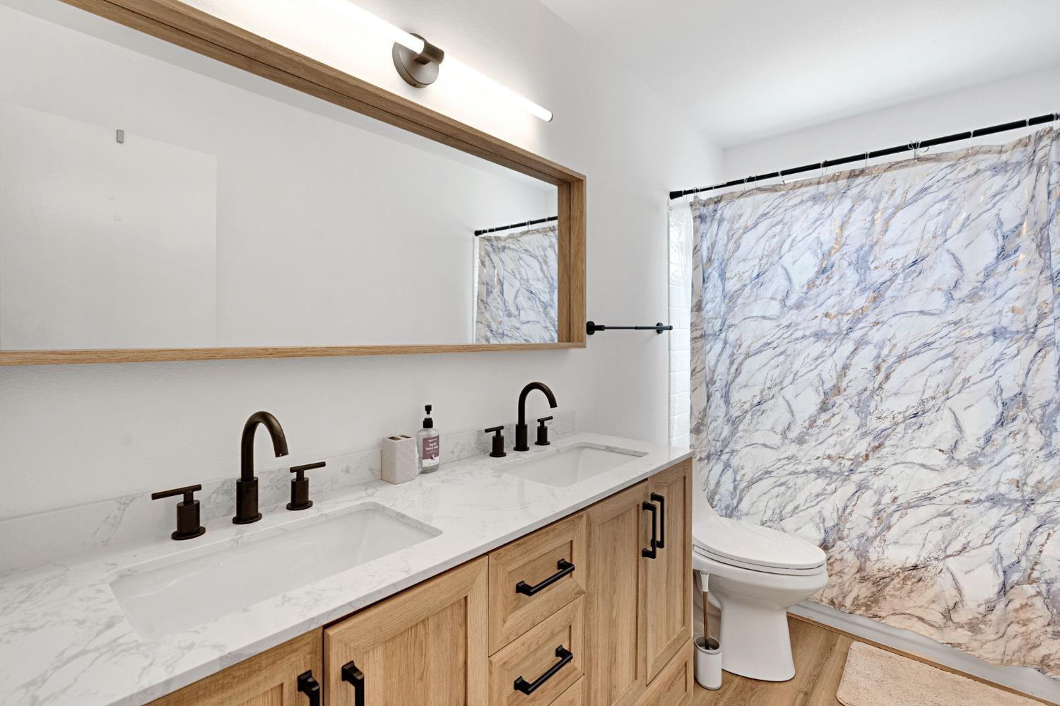 2325 Lincoln Ave, Clovis, CA 93611