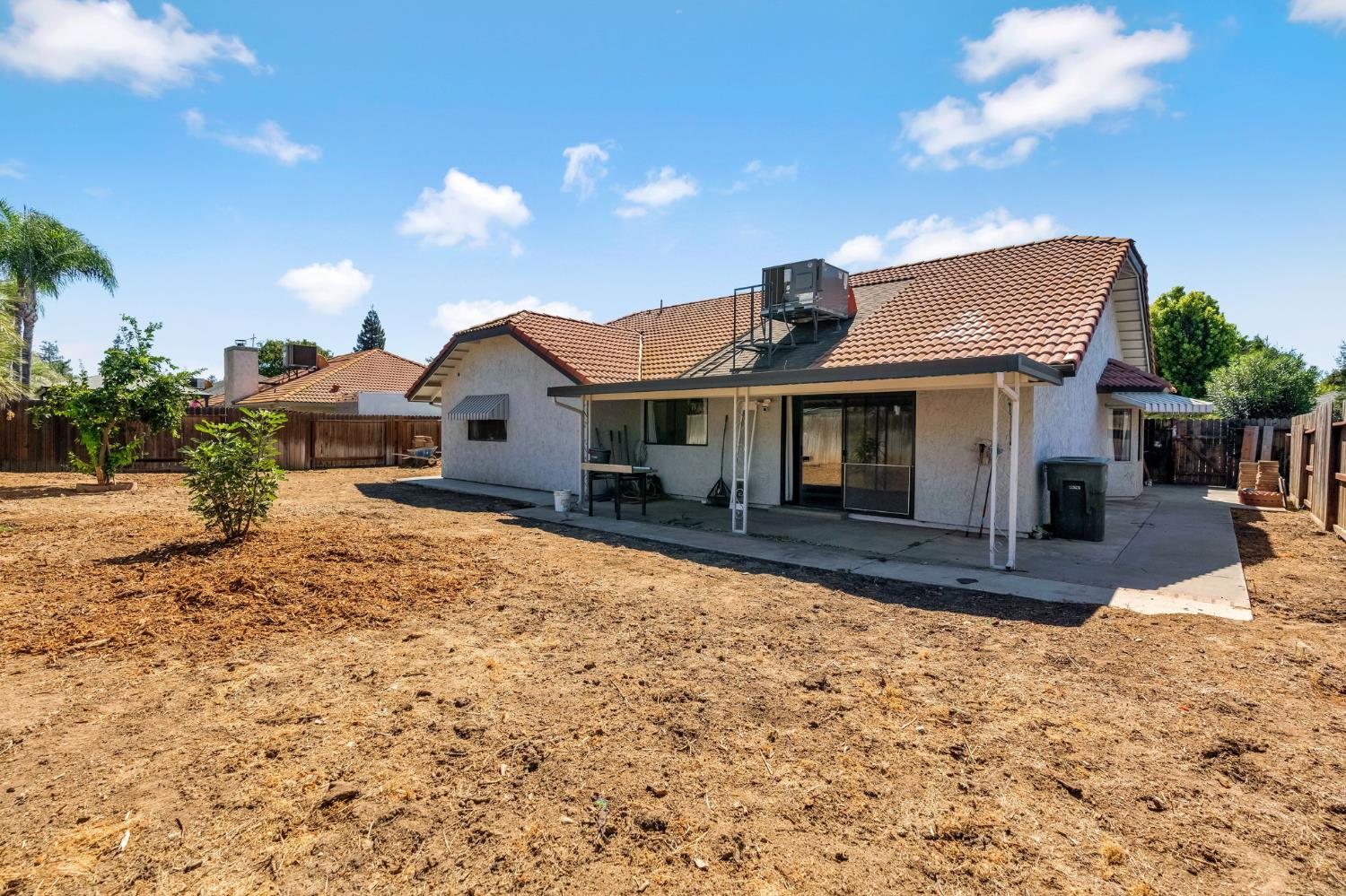 2325 Lincoln Ave, Clovis, CA 93611