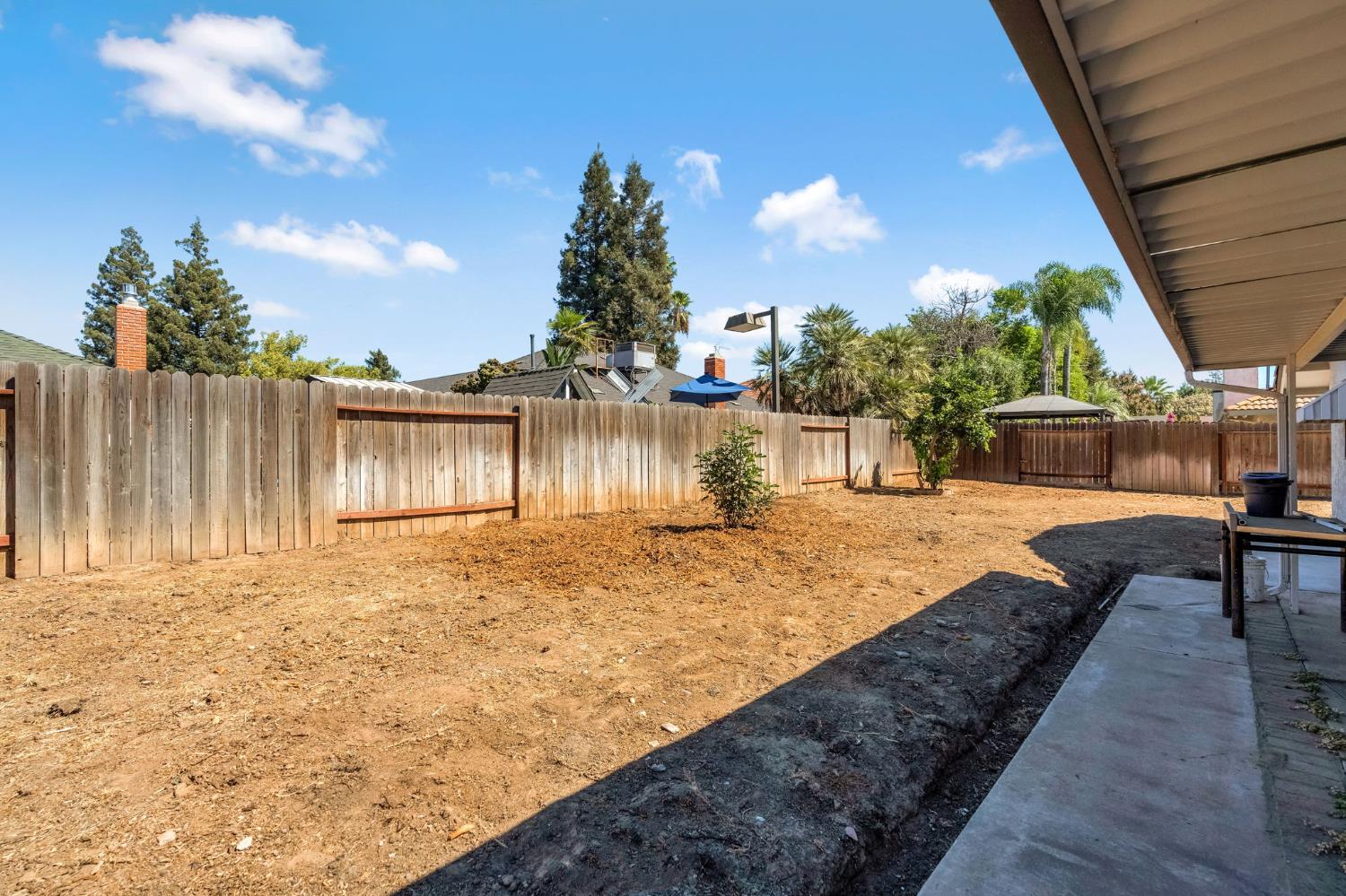 2325 Lincoln Ave, Clovis, CA 93611