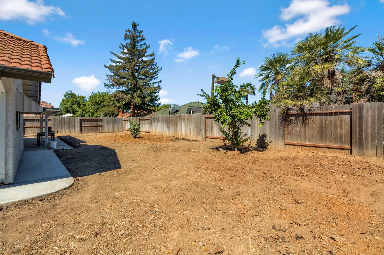 2325 Lincoln Ave, Clovis, CA 93611