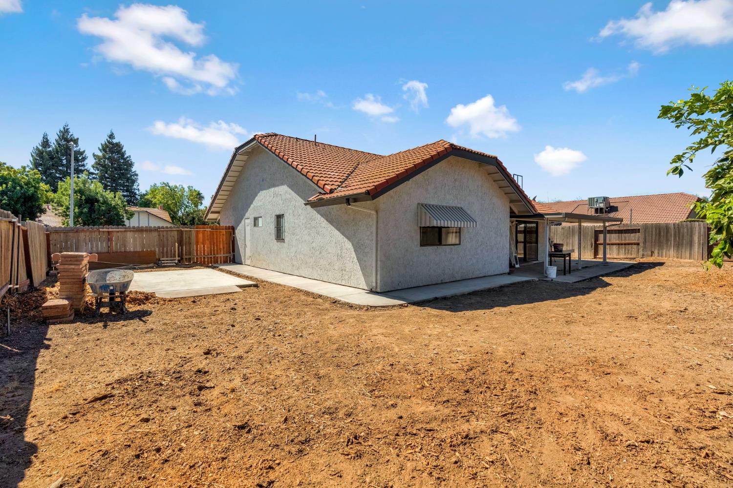 2325 Lincoln Ave, Clovis, CA 93611