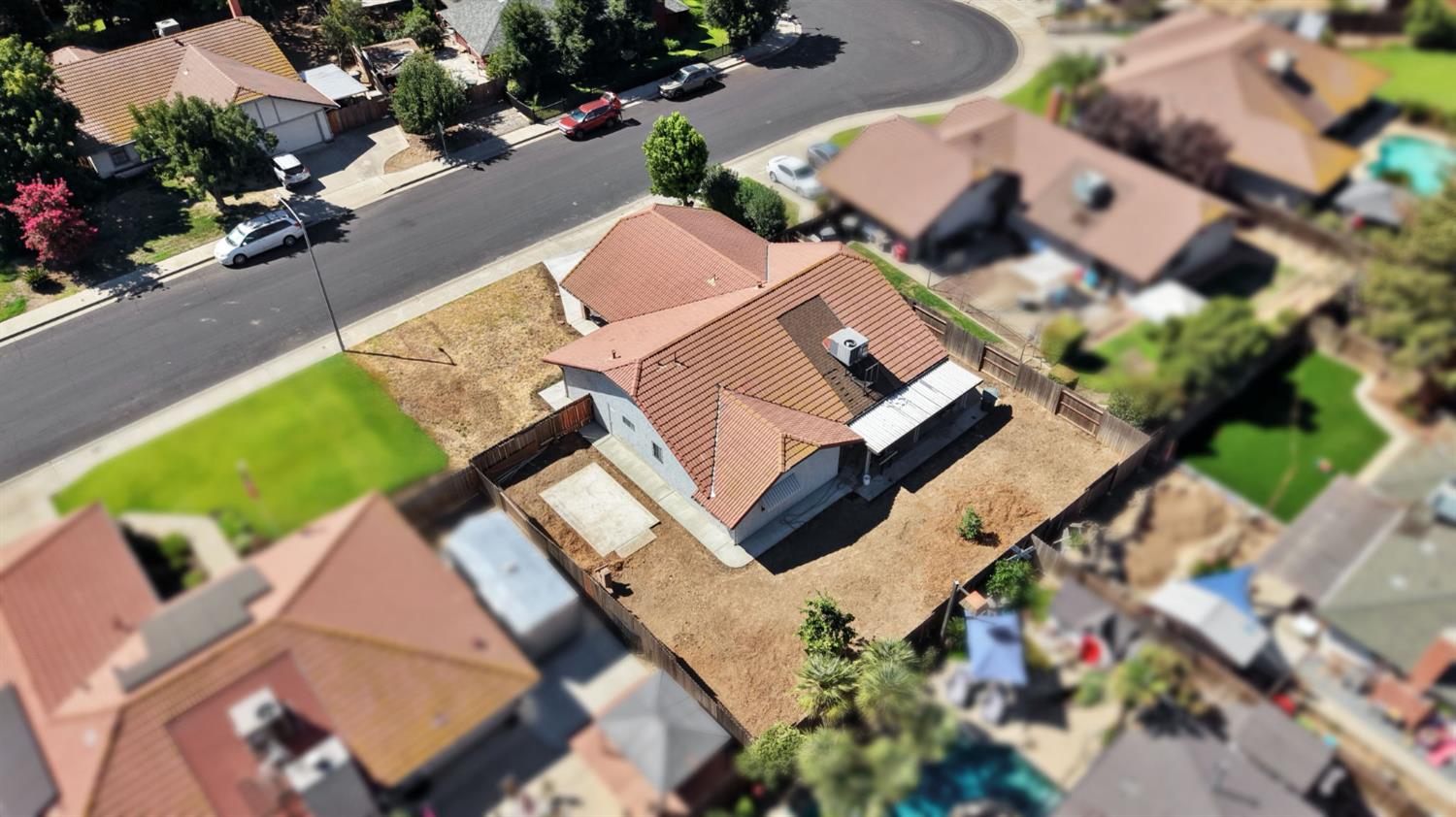 2325 Lincoln Ave, Clovis, CA 93611