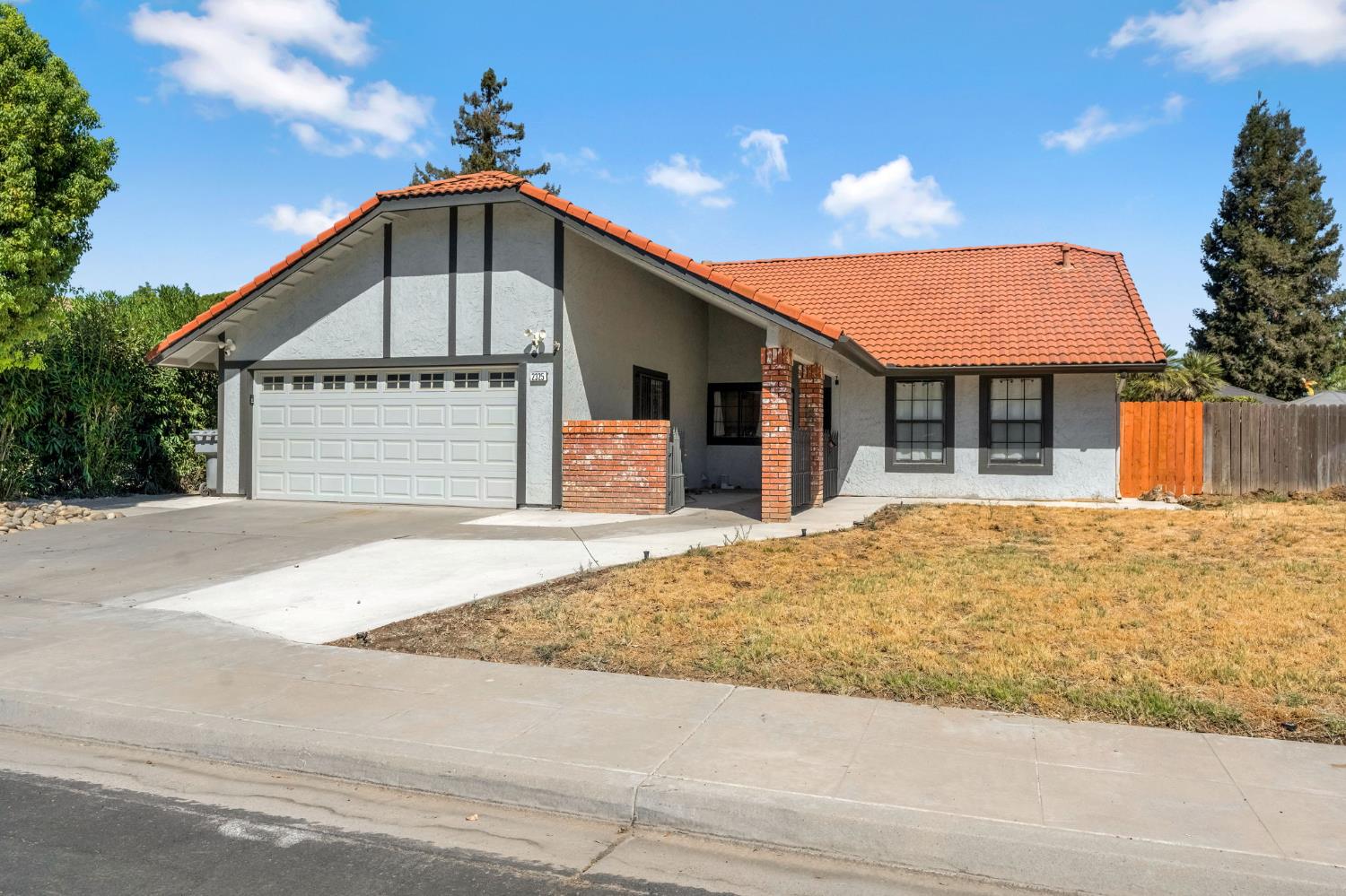 2325 Lincoln Ave, Clovis, CA 93611