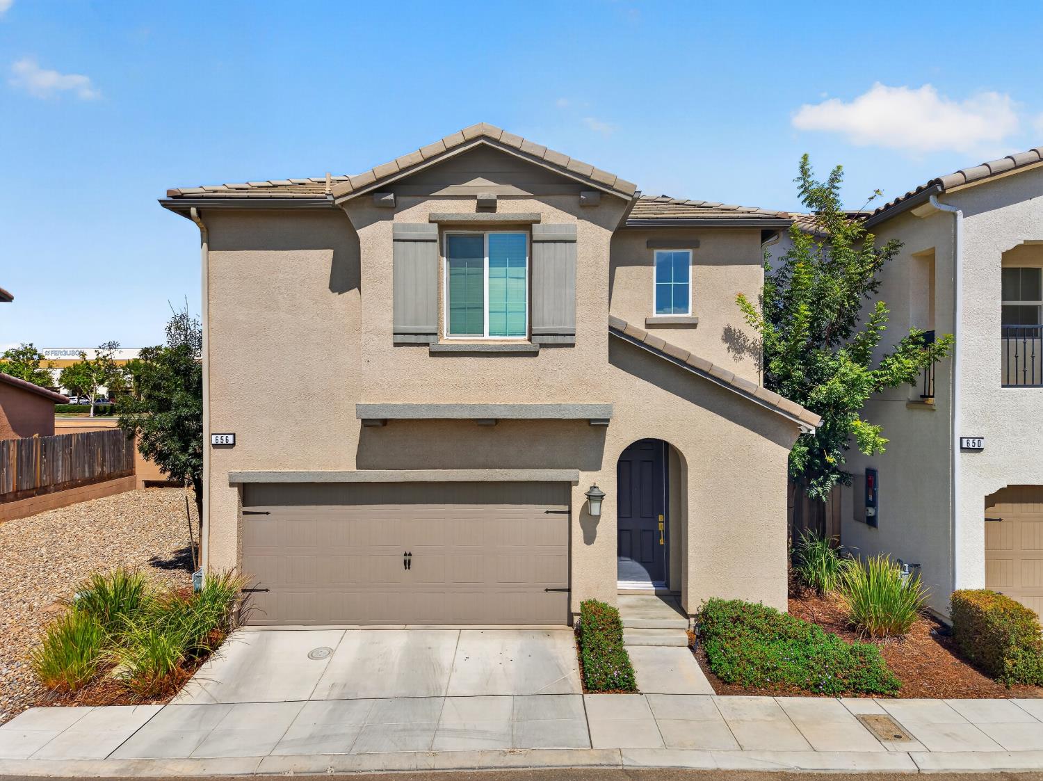 656 N Elise Ln, Fresno, CA 93727