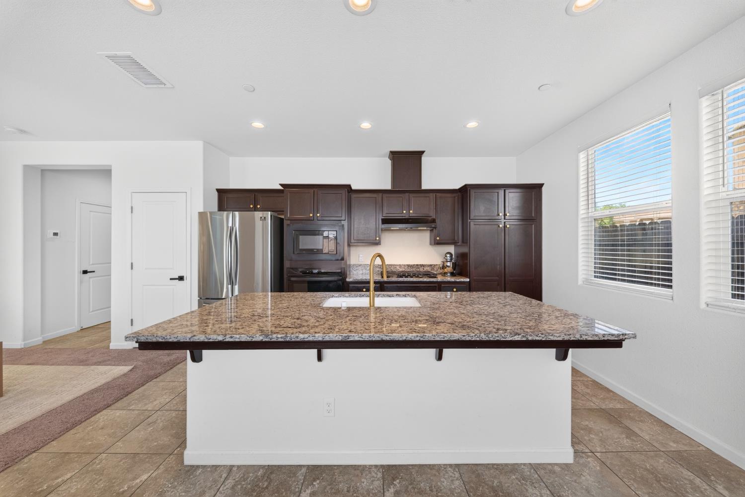 656 N Elise Ln, Fresno, CA 93727