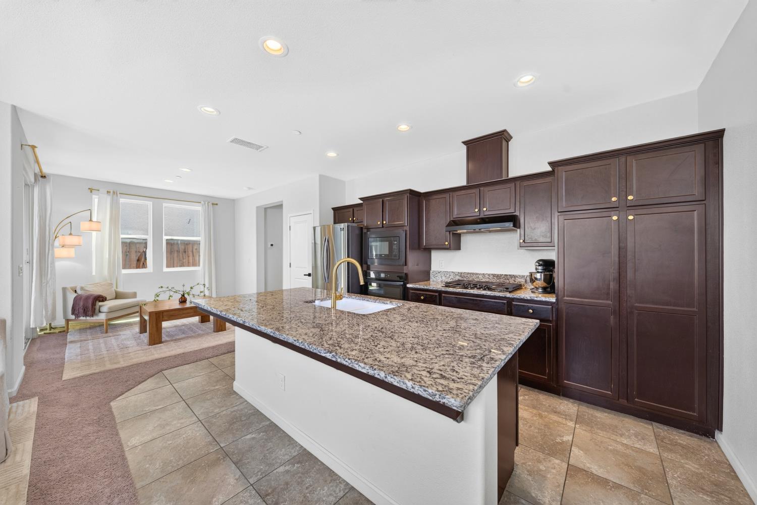 656 N Elise Ln, Fresno, CA 93727