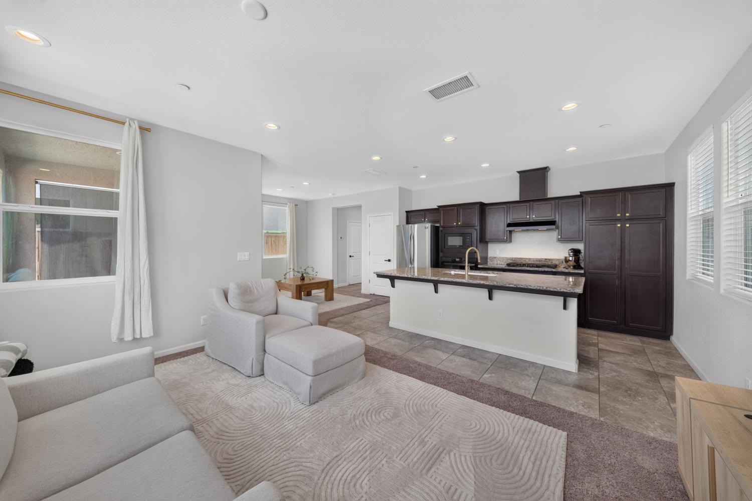 656 N Elise Ln, Fresno, CA 93727