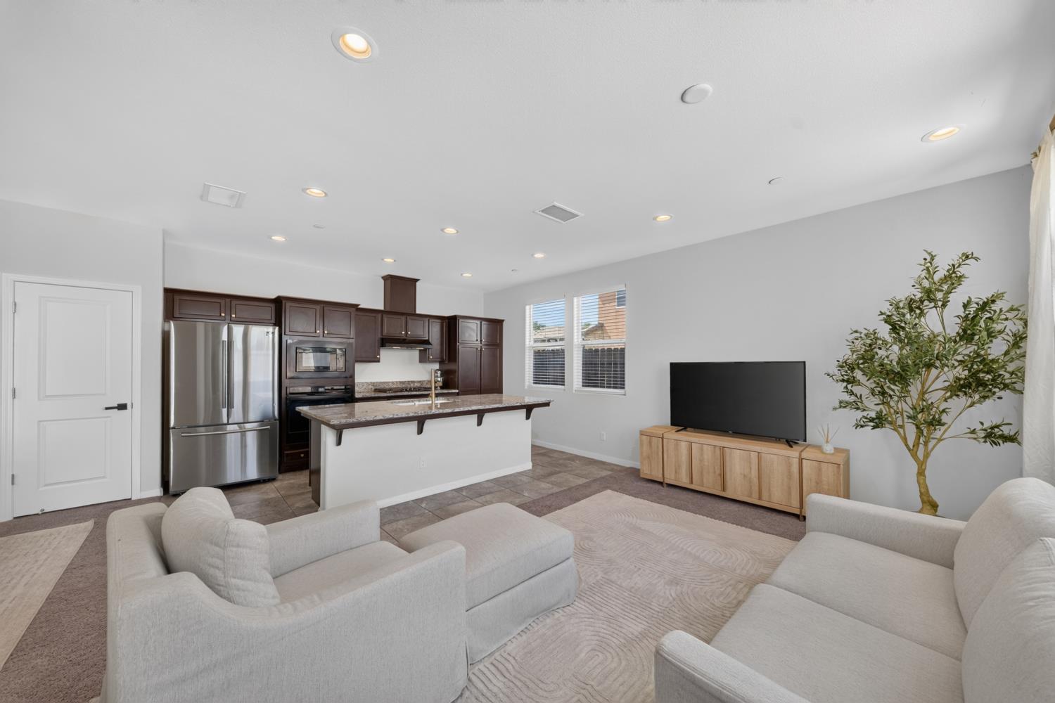 656 N Elise Ln, Fresno, CA 93727