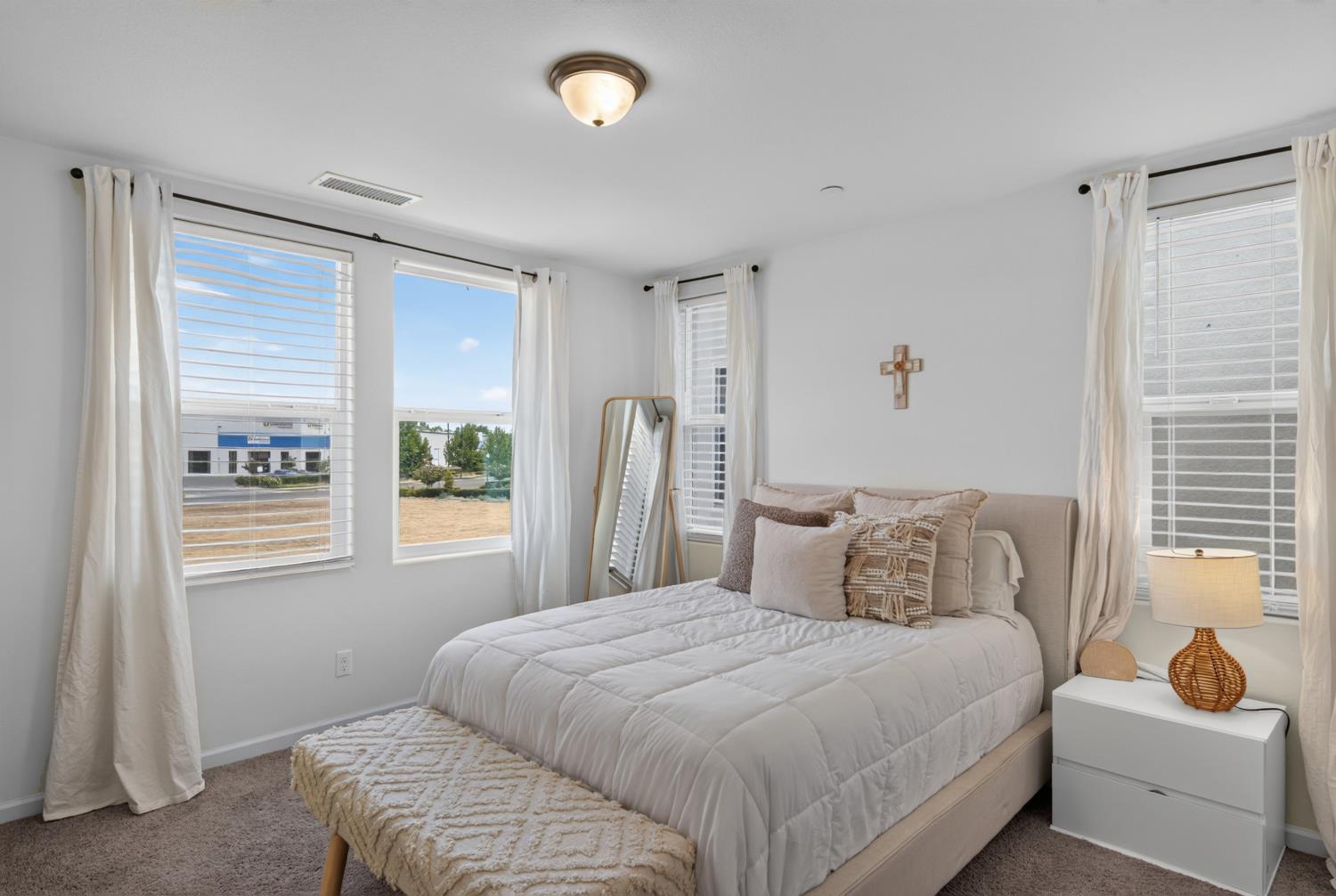 656 N Elise Ln, Fresno, CA 93727
