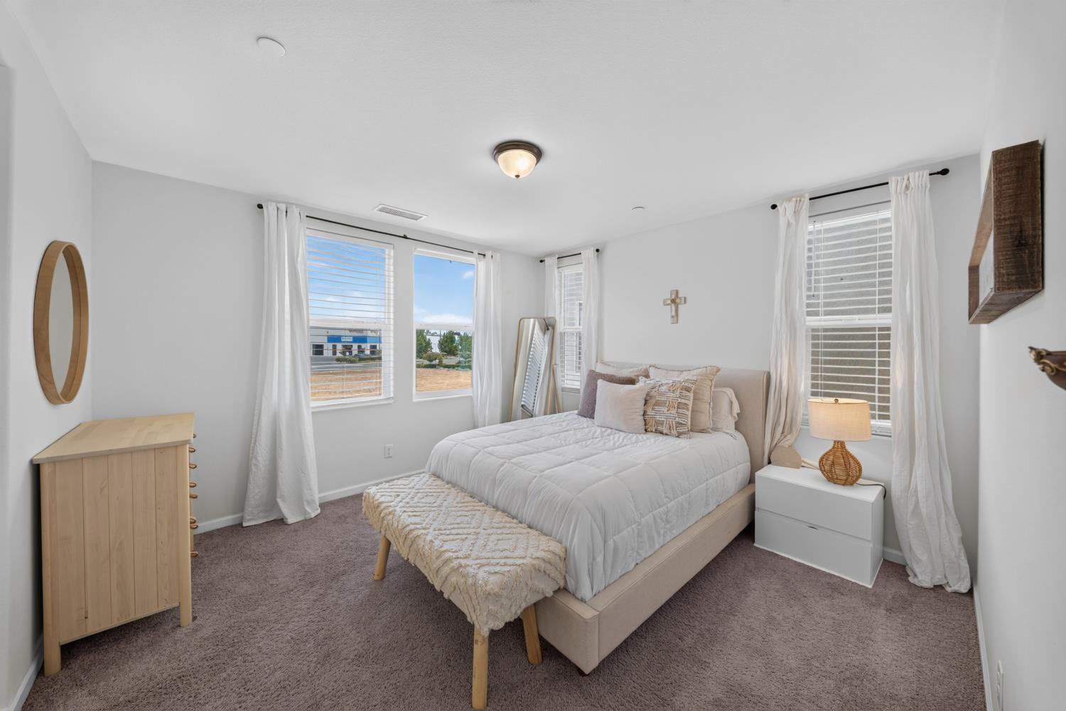 656 N Elise Ln, Fresno, CA 93727