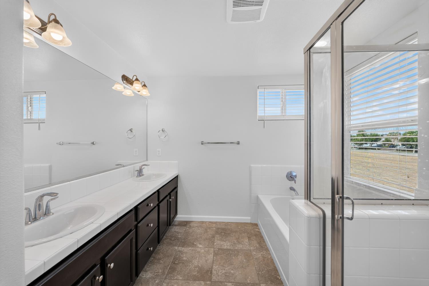 656 N Elise Ln, Fresno, CA 93727