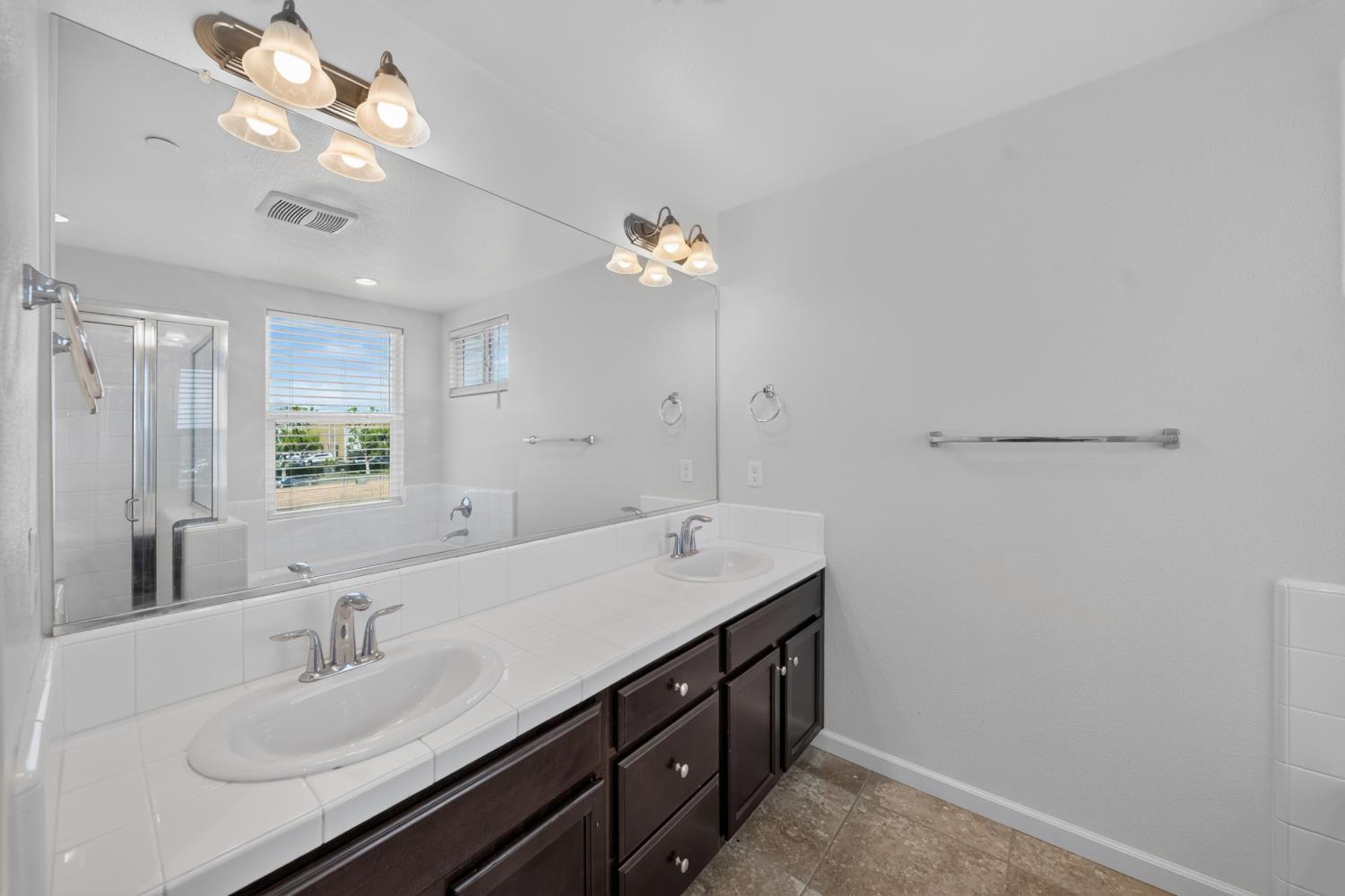 656 N Elise Ln, Fresno, CA 93727