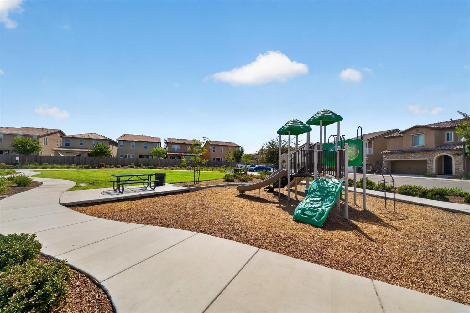 656 N Elise Ln, Fresno, CA 93727