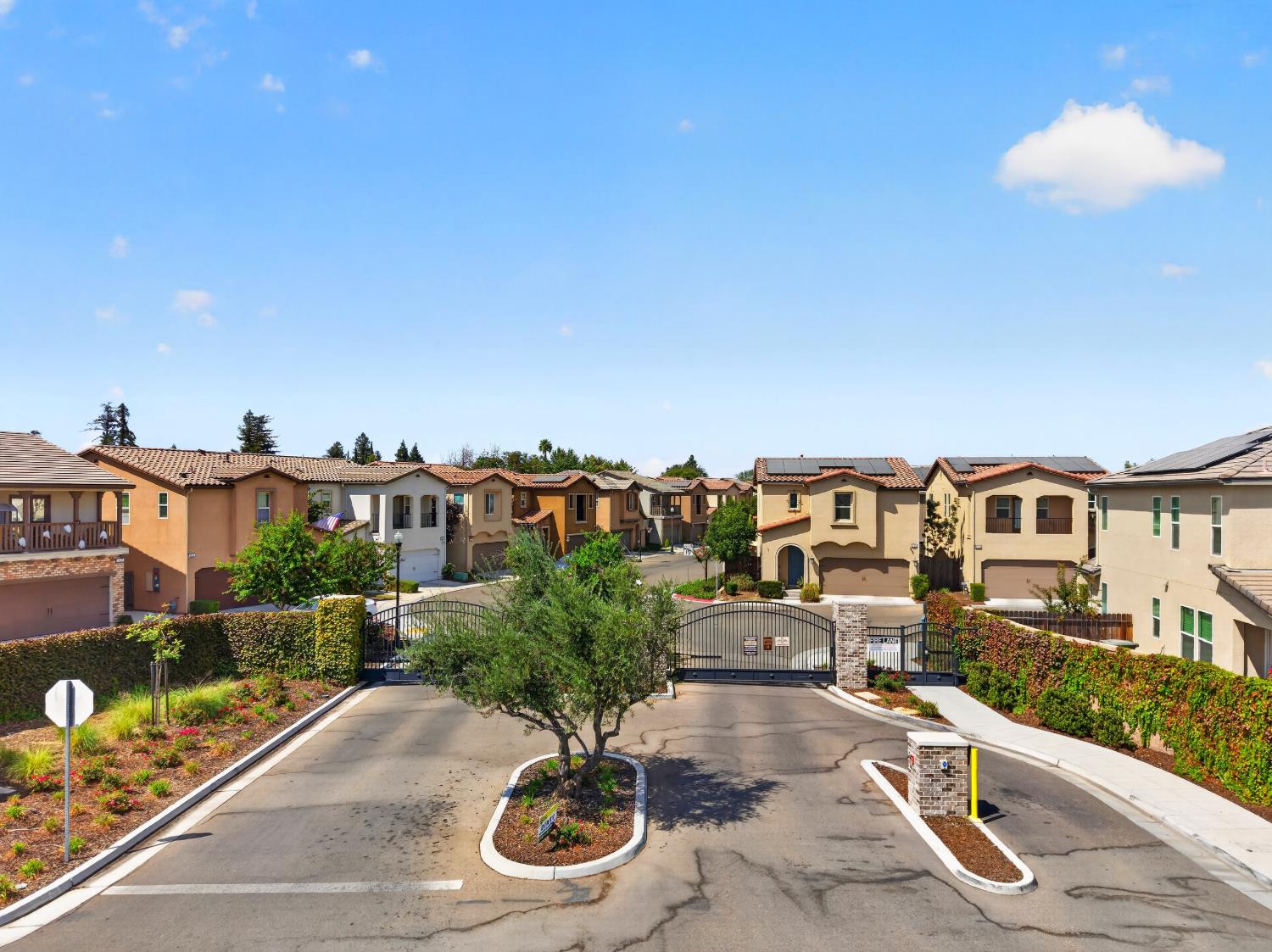 656 N Elise Ln, Fresno, CA 93727