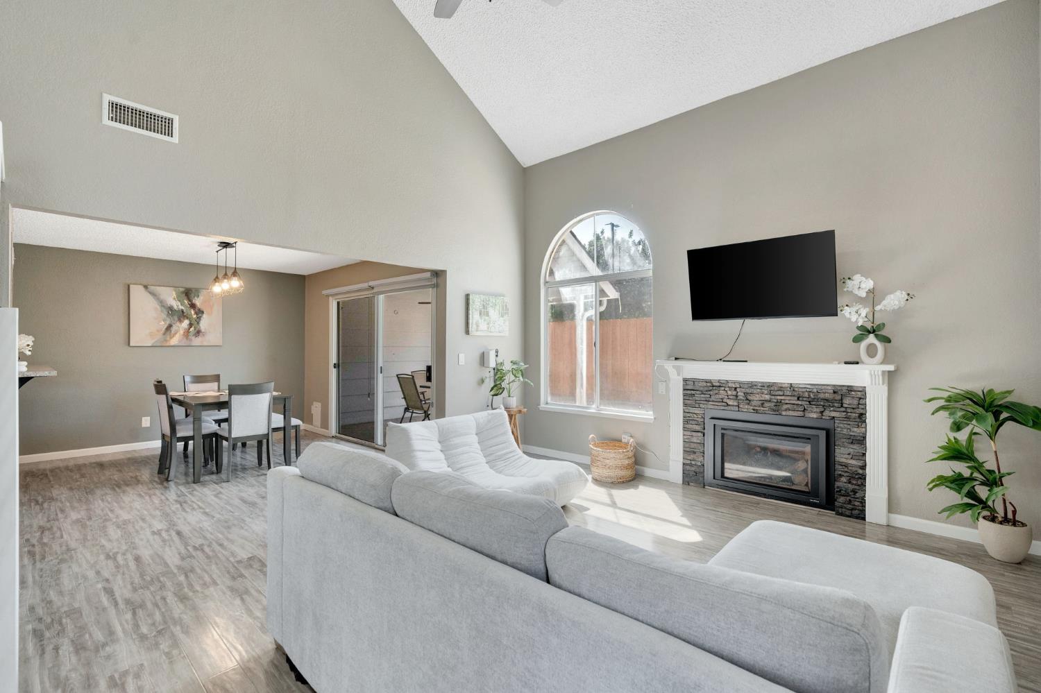 7532 N Millbrook Ave, Fresno, CA 93720