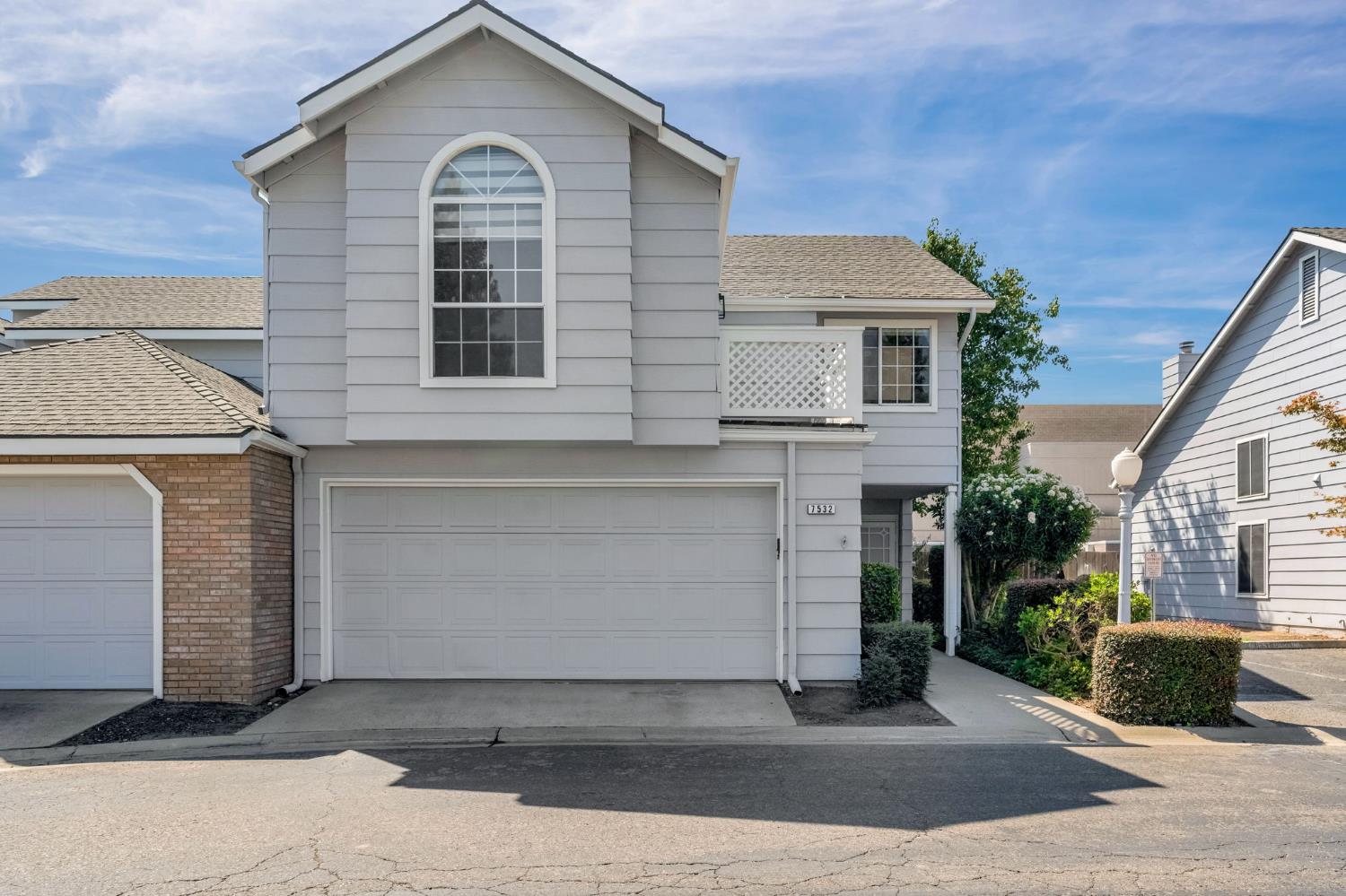 7532 N Millbrook Ave, Fresno, CA 93720