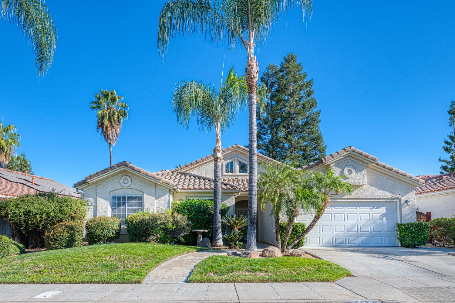 5744 W Cromwell Ave, Fresno, CA 93722