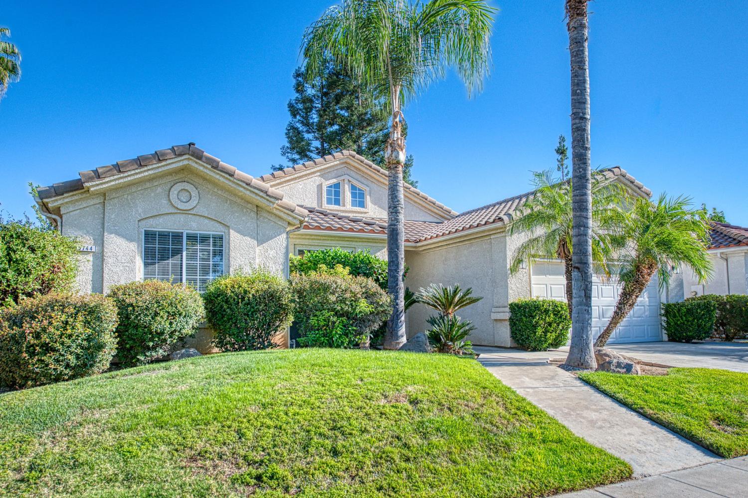 5744 W Cromwell Ave, Fresno, CA 93722