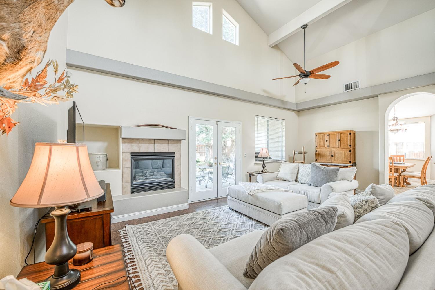 5744 W Cromwell Ave, Fresno, CA 93722
