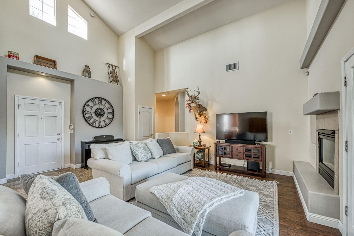 5744 W Cromwell Ave, Fresno, CA 93722