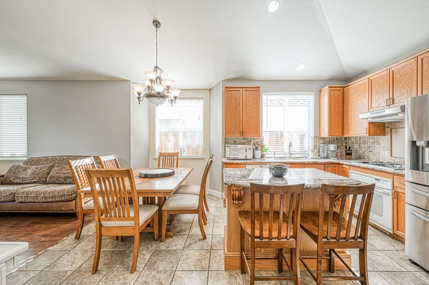 5744 W Cromwell Ave, Fresno, CA 93722