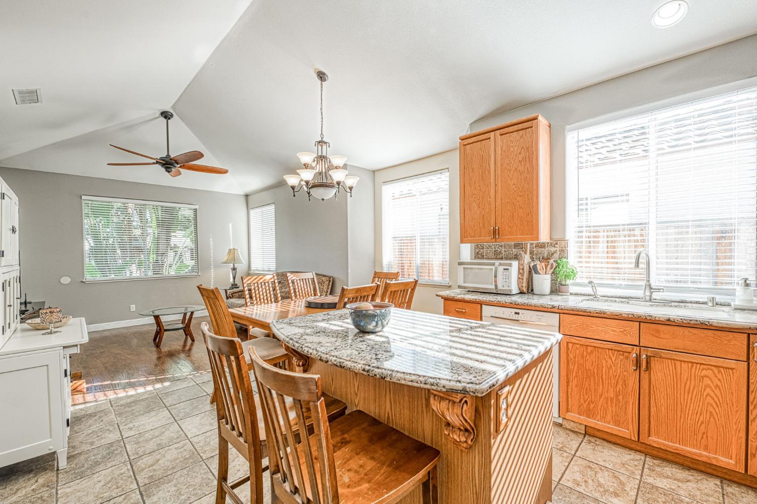 5744 W Cromwell Ave, Fresno, CA 93722