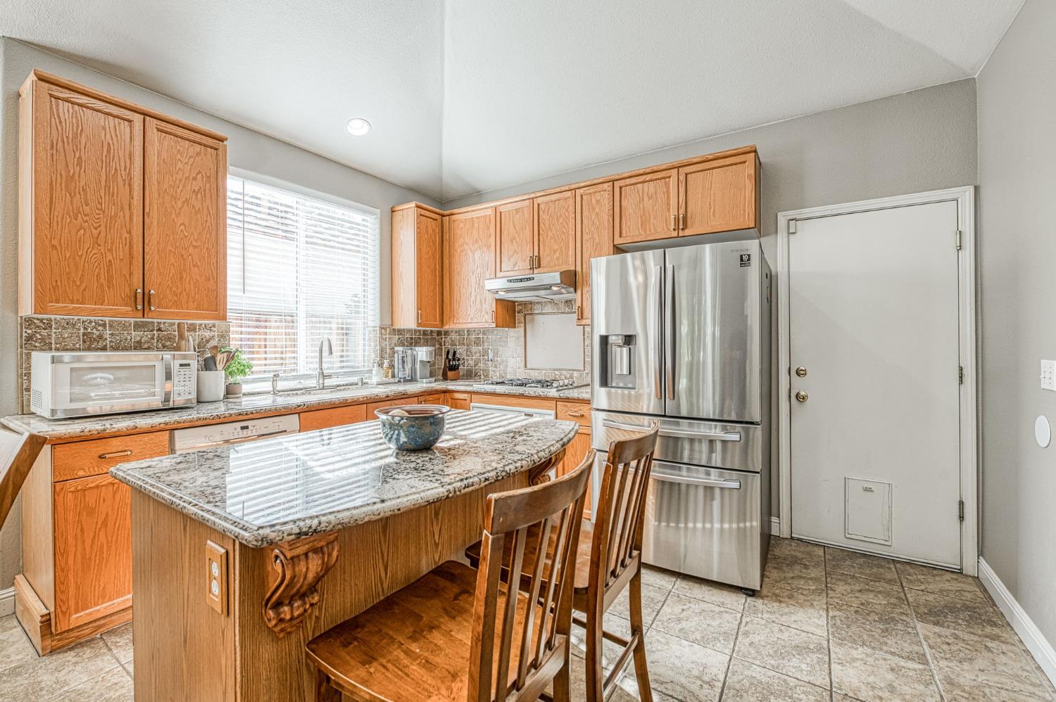 5744 W Cromwell Ave, Fresno, CA 93722