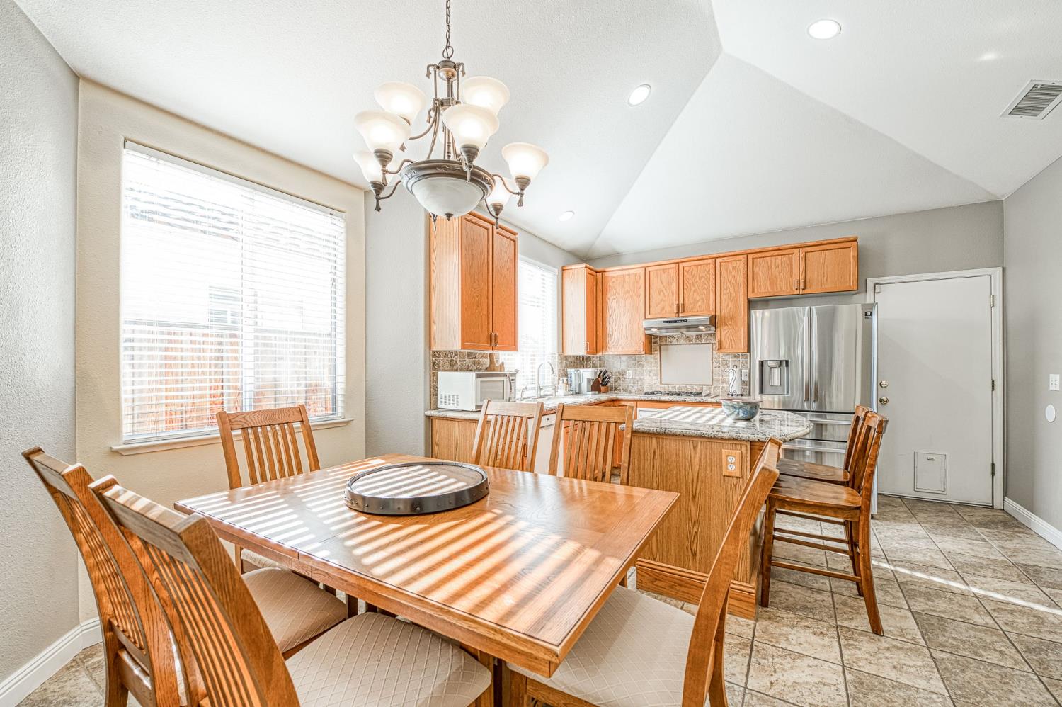 5744 W Cromwell Ave, Fresno, CA 93722