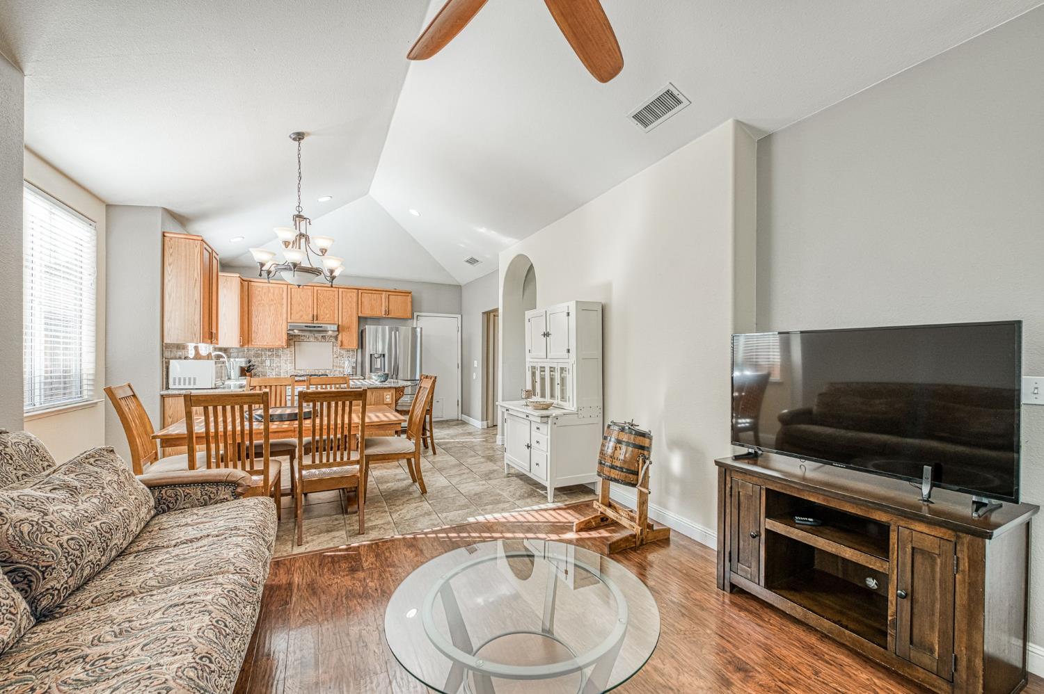 5744 W Cromwell Ave, Fresno, CA 93722