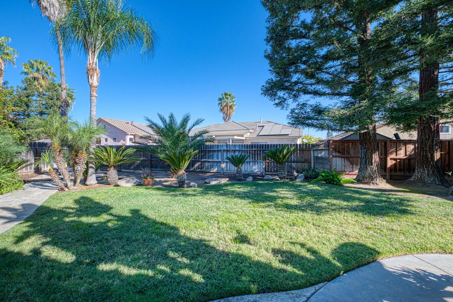5744 W Cromwell Ave, Fresno, CA 93722