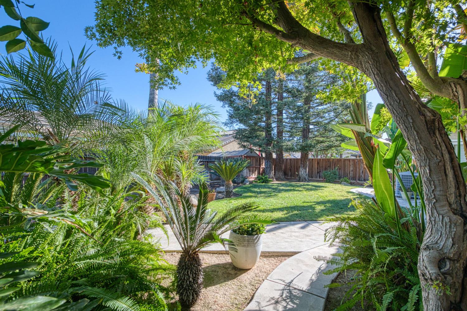 5744 W Cromwell Ave, Fresno, CA 93722