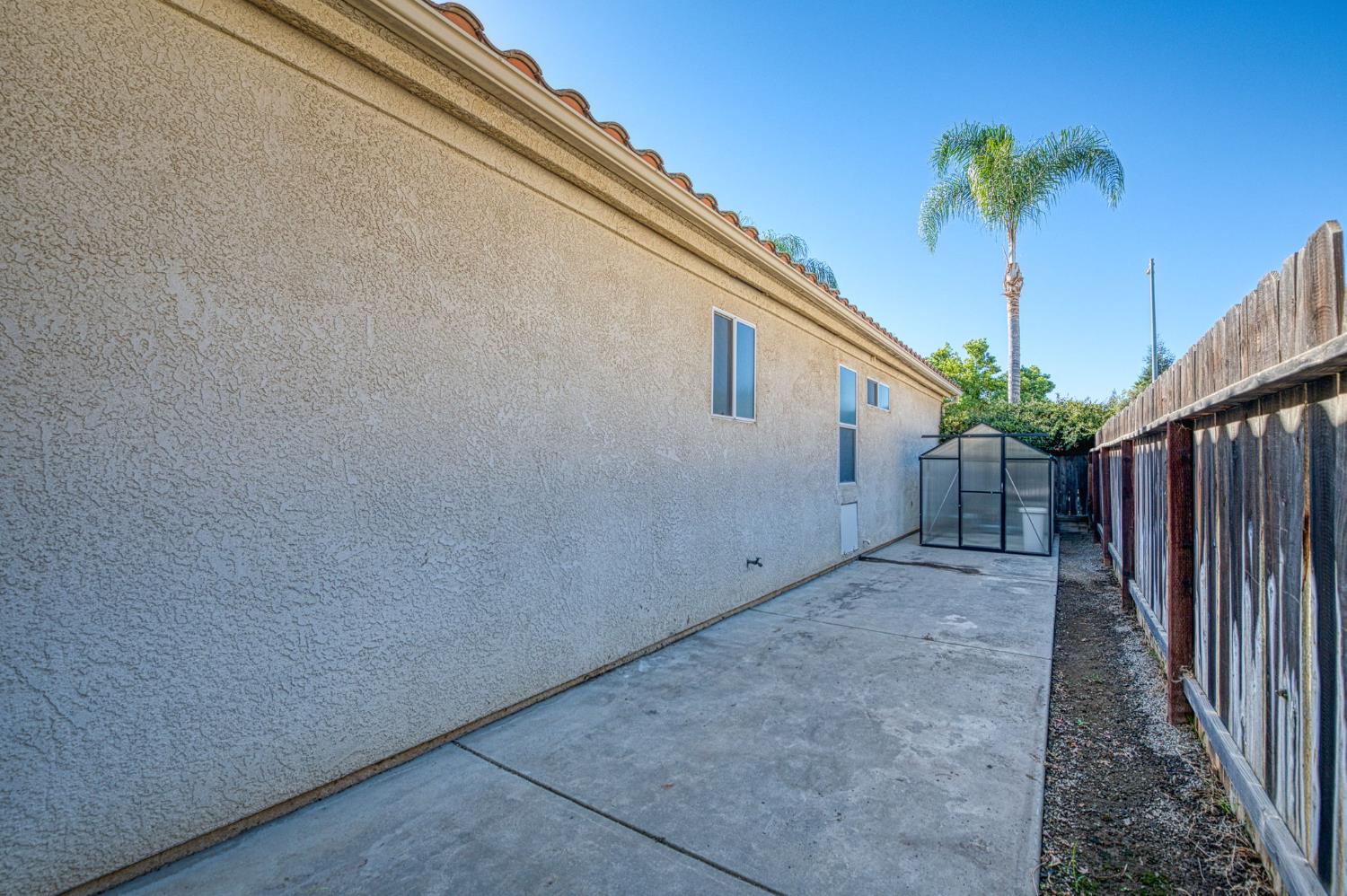 5744 W Cromwell Ave, Fresno, CA 93722